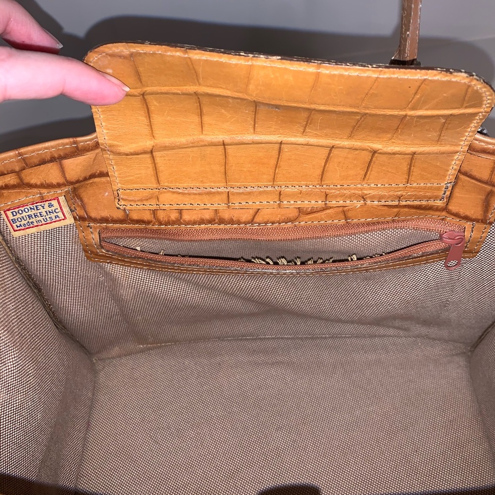 Authentic Dooney and Bourke purse and wallet - Picture 3 of 8
